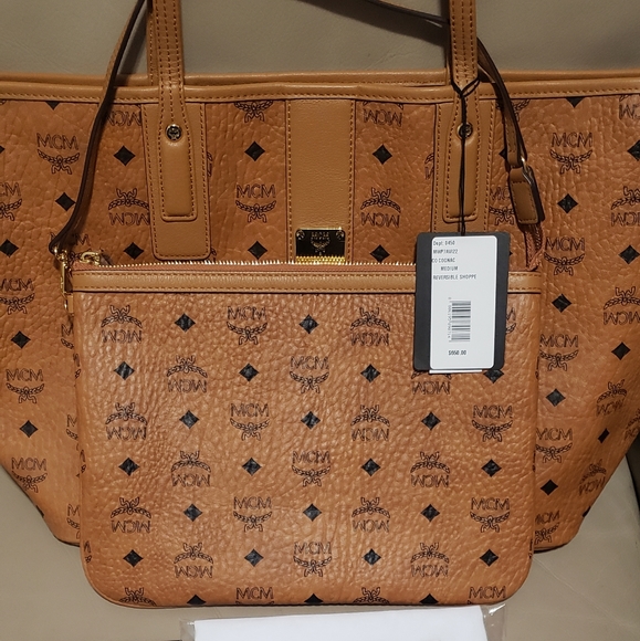 MCM Liz Reversible Medium Tote-Reversible to Geometric Pattern on Inside - Picture 4 of 11